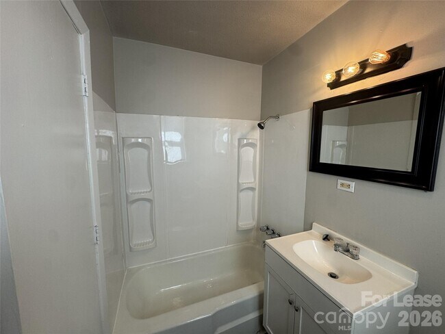 Photo - 337 Laurel St