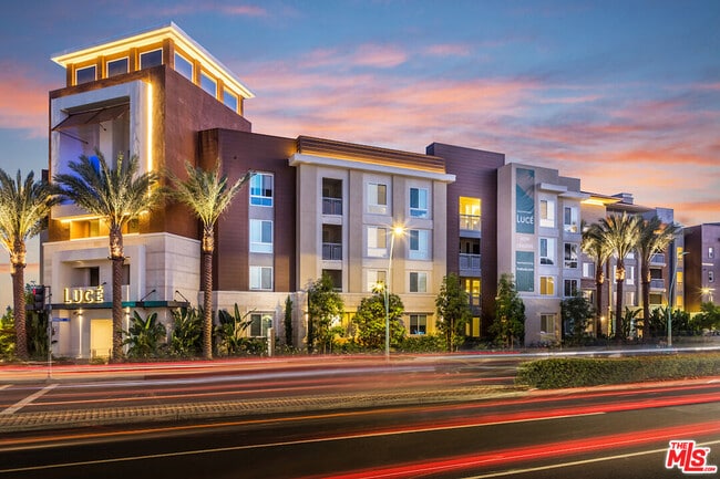 Building Photo - 7290 Edinger Ave Unit 1015 Rental