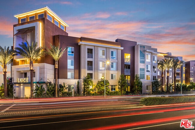 Building Photo - 7290 Edinger Ave Unit 1108 Rental