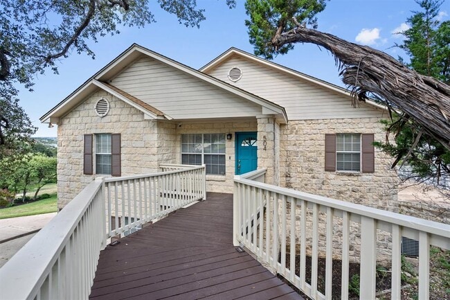 Photo - 504 Lakeshore Cir