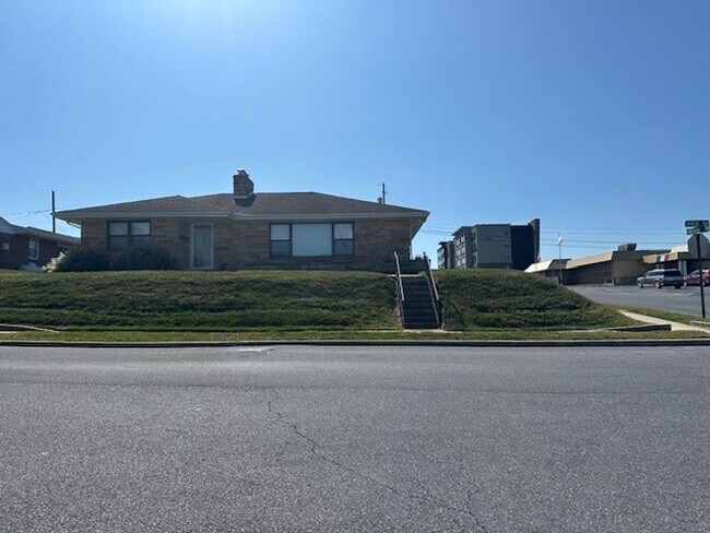 Photo - Single Family Home 3 Bed, 1.5 Bath In Derr...