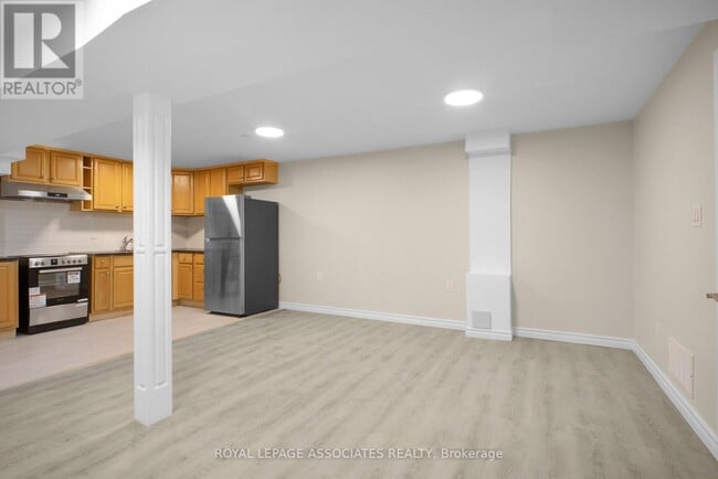 Photo - 6120 Clover Ridge Crescent