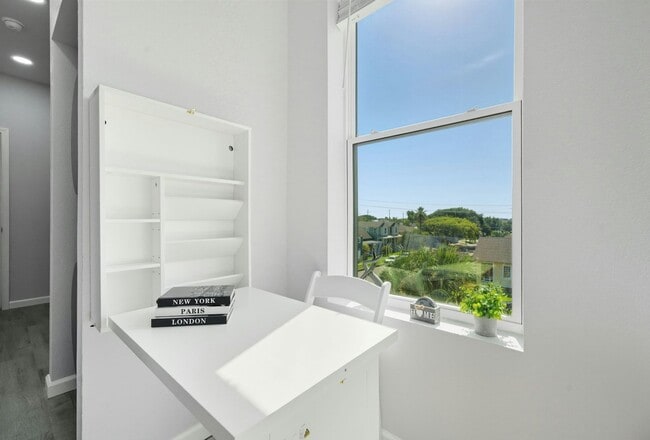 Photo - 624 Avenue H Unit E