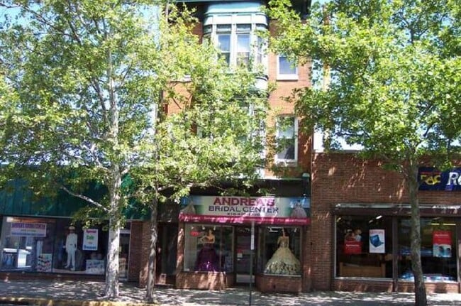 305 Penn St Unit 1