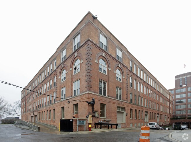 Primary Photo - 200 River Place Lofts