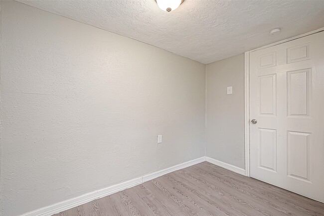 Building Photo - 8304 Darien St
