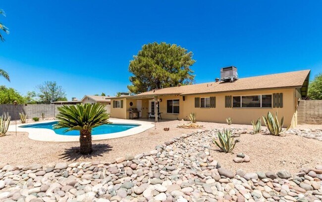 Photo - Updated 3bd w/ pool 51ave Bell