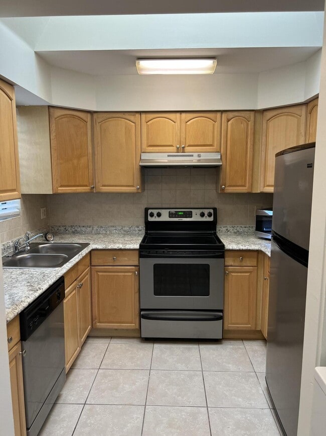 Photo - 6045 Eberts St