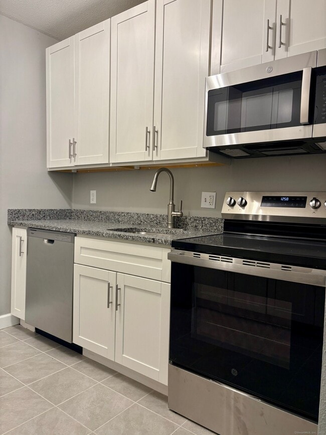Building Photo - 304 Pine Rock Ave Unit APT C4