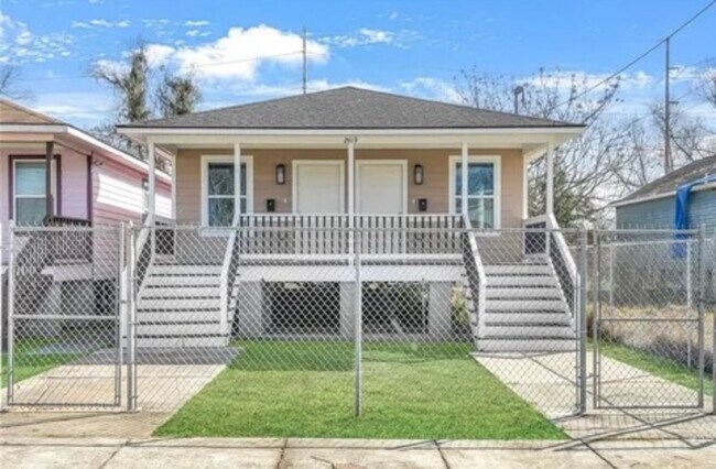 Building Photo - 2419 Feliciana St Unit # A