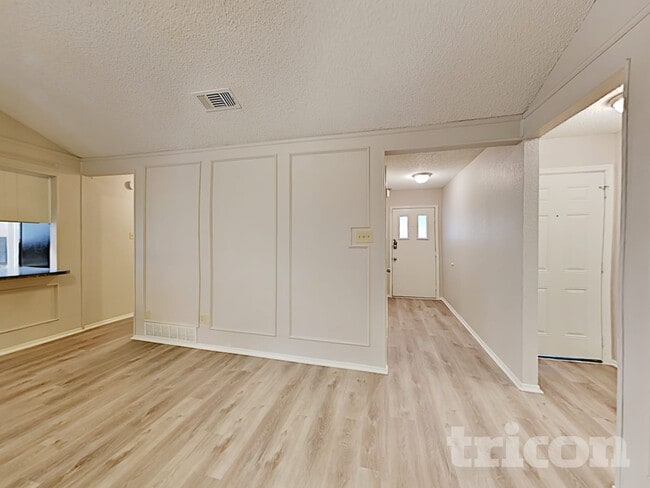 Photo - 802 Wind Brooke Dr