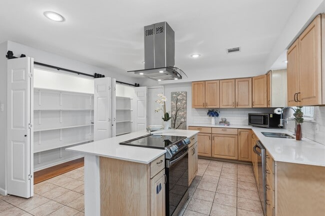 Building Photo - 5410 Indigo St