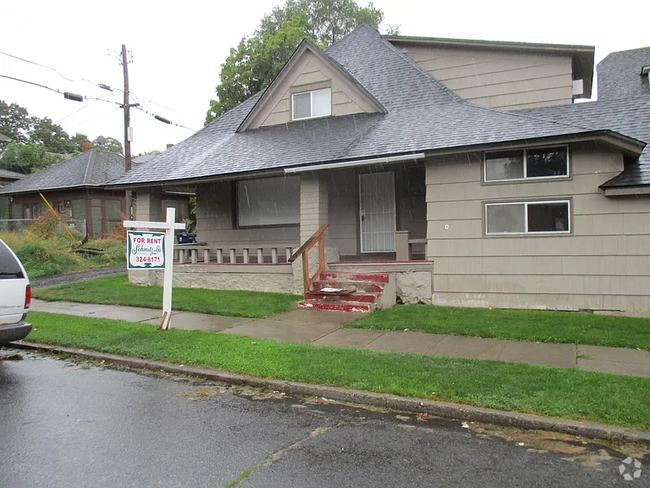 Building Photo - 1012 S Maple St Unit A Rental