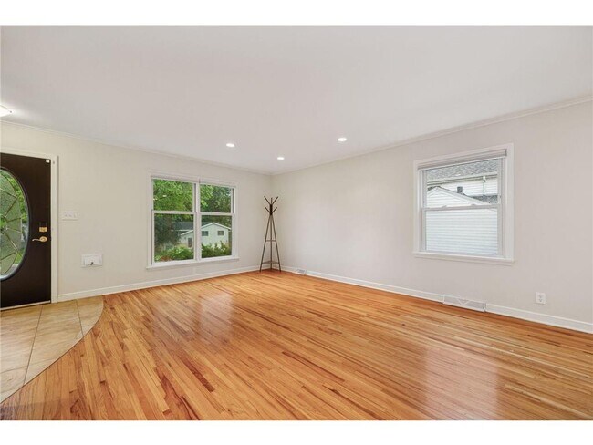 Photo - 4016 Kipling Ave