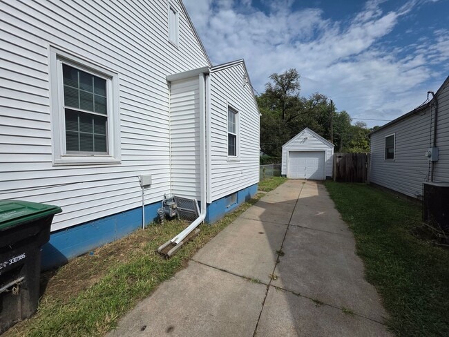 Photo - 2732 Sharon Dr