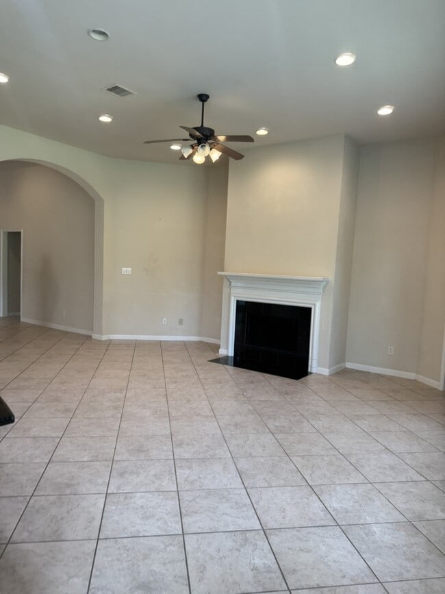 5551 Linden Rose Ln
