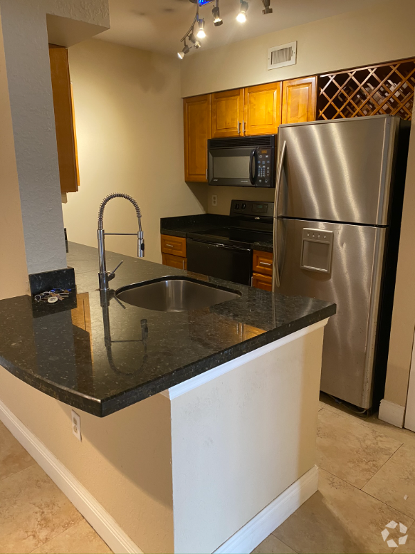 Building Photo - 2820 N Oakland Forest Dr Unit 208 Rental