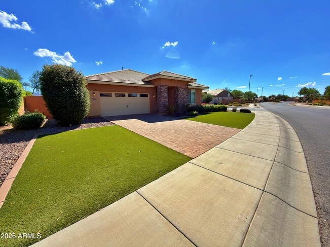 3265 E Myrtabel Wy
