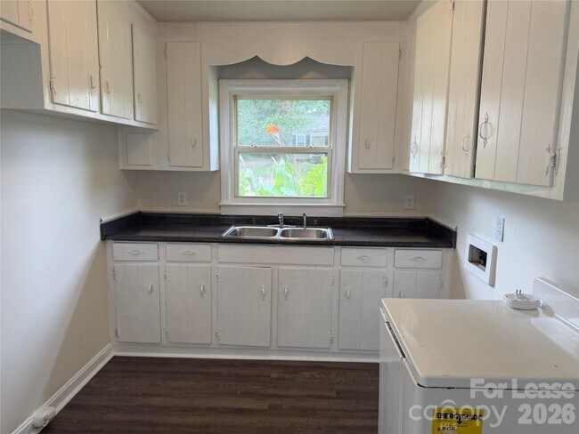 Photo - 1520 Effingham Rd