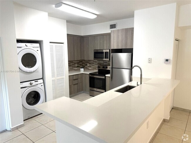 Building Photo - 7340 NW 114th Ave Unit 207 Rental