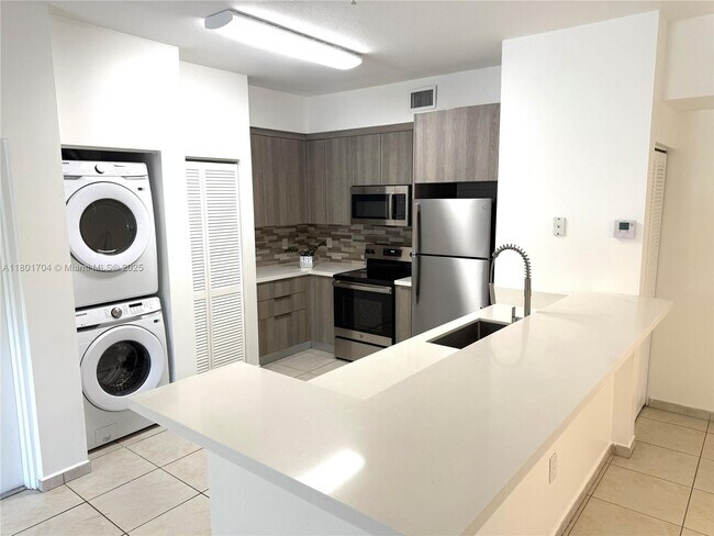 Building Photo - 7340 NW 114th Ave Unit 207 Rental