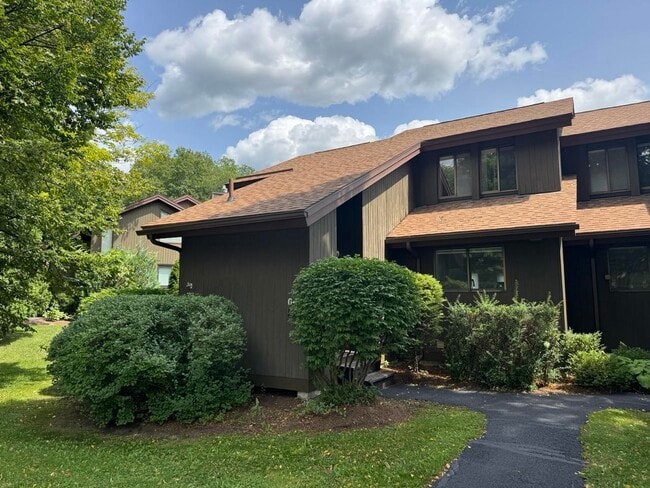 Building Photo - 94 Murray Hill Woods Rd Unit 64