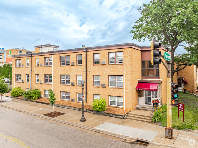 Building Photo - Chestnut Arms Rental