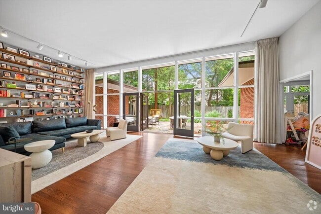 Building Photo - 3721 Huntington St NW Rental