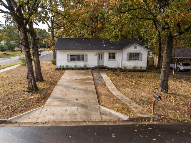 Photo - Freshly Updated 3 Bedroom House