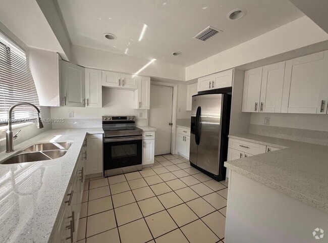 Building Photo - 2817 NW 8th St Rental
