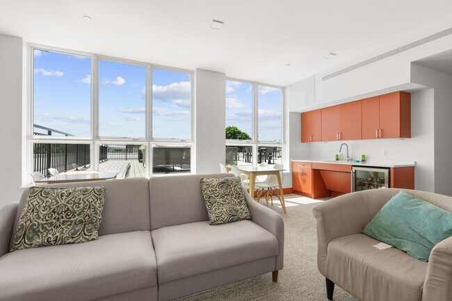 VITA Residential Lounge - 3531 Washington St Unit 219