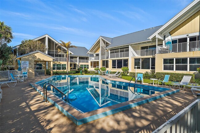 245 NE MacArthur Blvd Unit 17