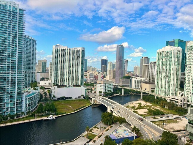 Photo - 88 SW 7th St Unidad 2012