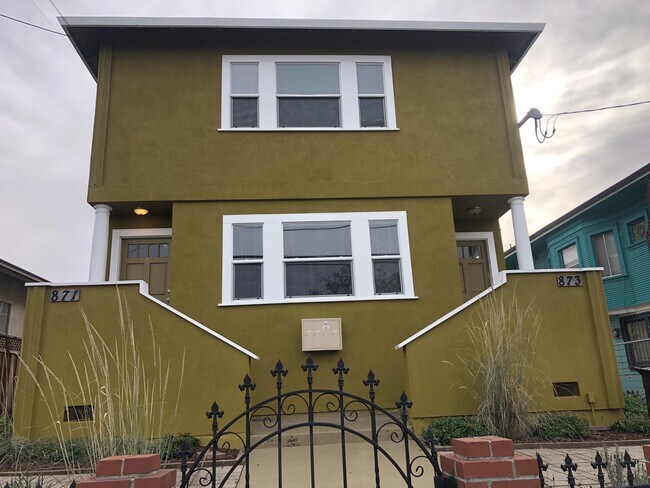 Photo - 873 Apgar St