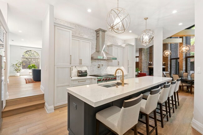 Photo - 230 S 3rd St