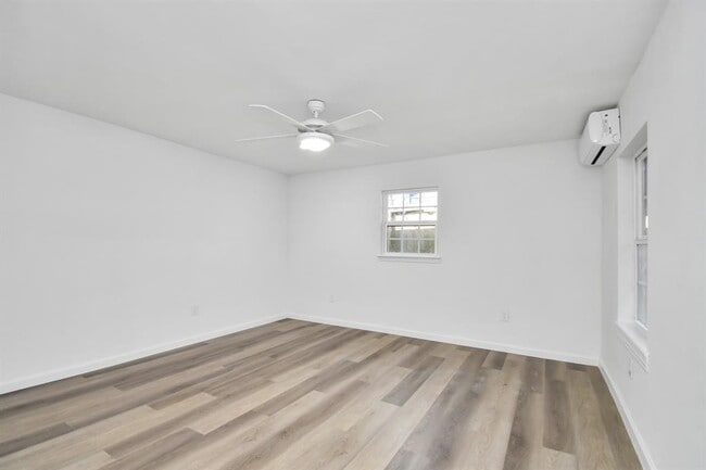 Photo - 1802 E Martha Ln Unit C