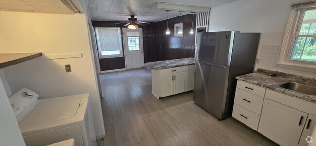 Building Photo - 5224 Woodbine Ave Rental