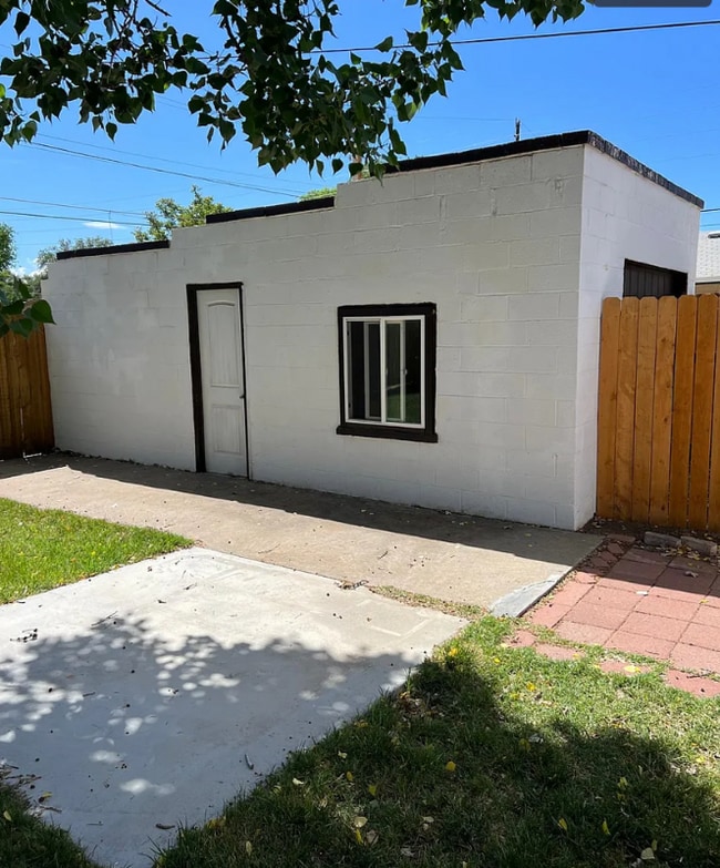 Photo - 1674 Laveta St