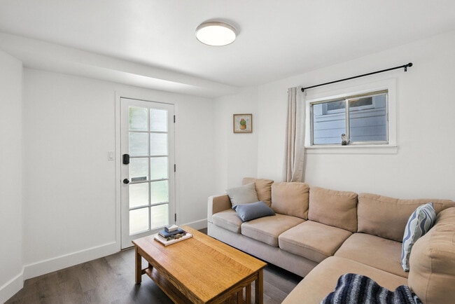 Building Photo - 1599 Treat Ave Rental