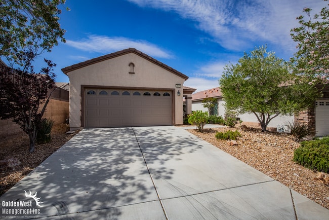 Building Photo - Inviting 3Bdm 2Ba Single-Story Home in Henderson! 55 Plus Community.