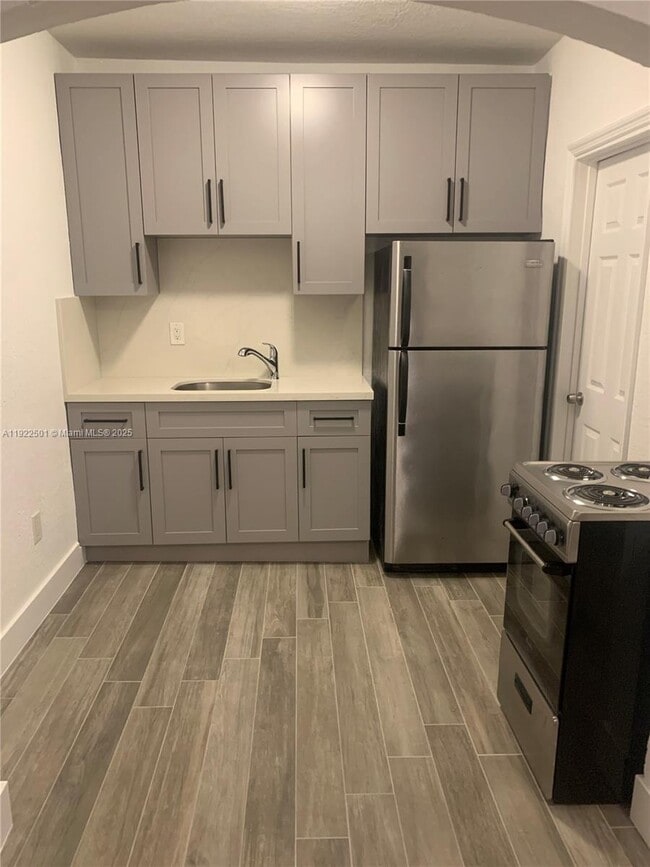 Photo - 712 SW 56th Ave Unit 2