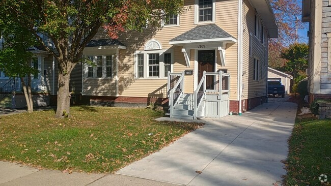 Building Photo - 1571 Warren Rd Unit Up Stairs Rental