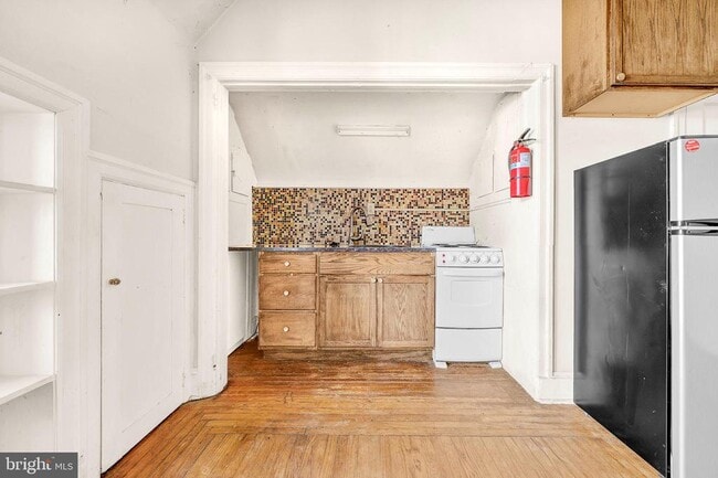 Building Photo - 1020 W Main St