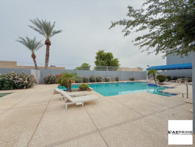 Photo - Welcome to this beautifully maintained 2/2.5 condo in Phoenix!