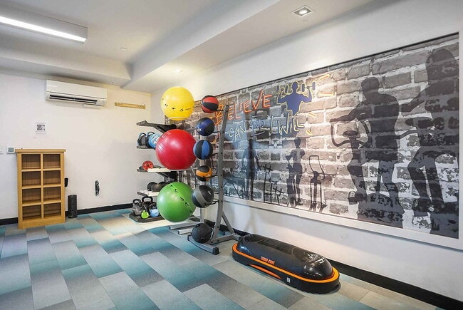 Photo - 777 Hamilton