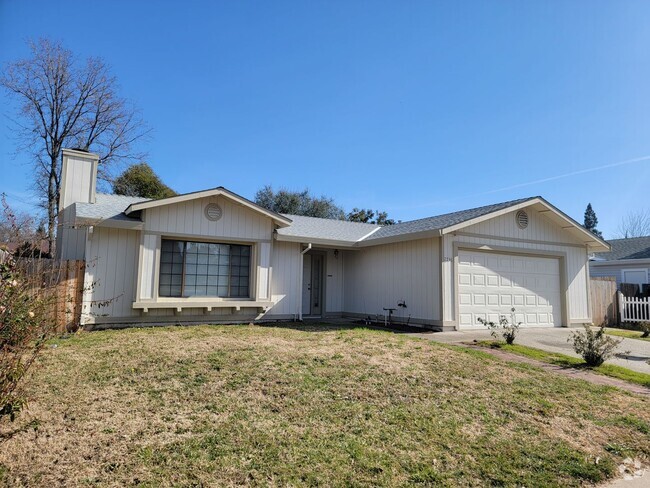 Building Photo - Adorable 4 Bedroom 2 Bathroom Home