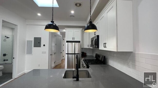 Building Photo - 3 bedroom in BROOKLYN NY 11208 Rental