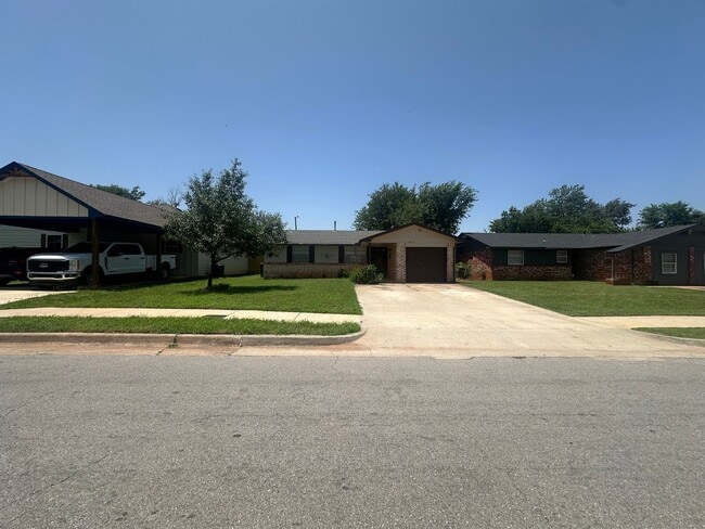 Building Photo - 4 Bed, 2 Bath house w/1 car garage