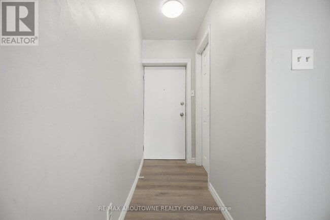 Photo - 2320 Hixon St