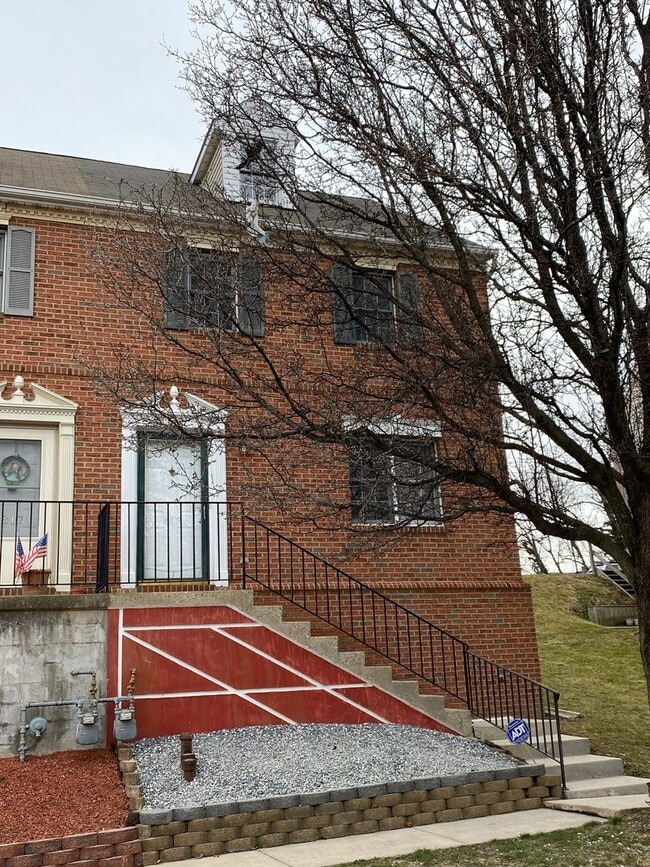 Photo - 819 Donnelly St